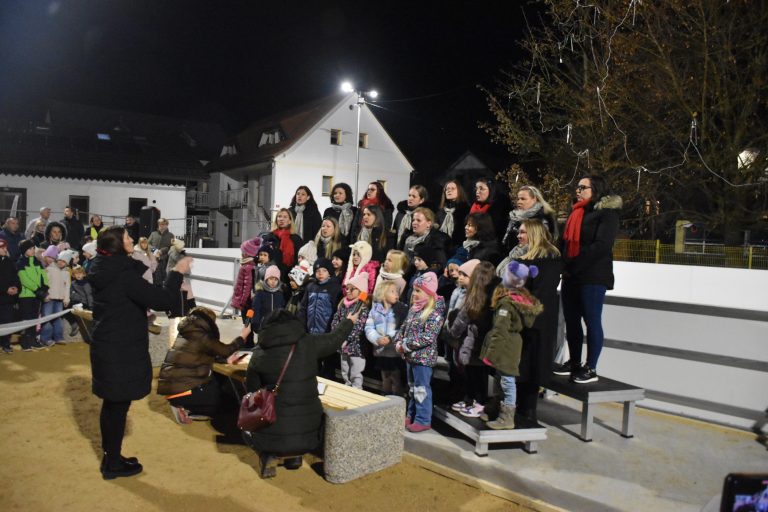 Pohod z lučkami in otvoritev drsališča