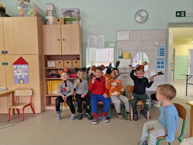 Igrica Mojca Pokrajculja