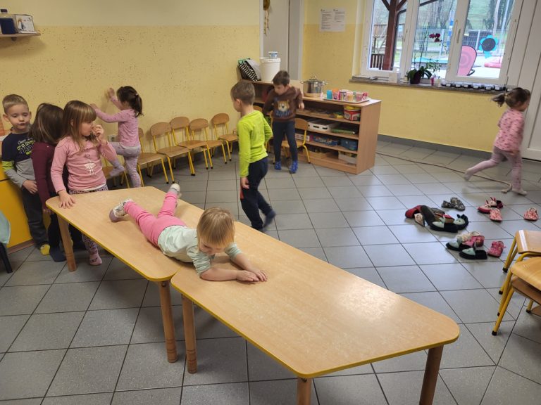 Krasitev smreke, božično žito, gibalno dopoldne